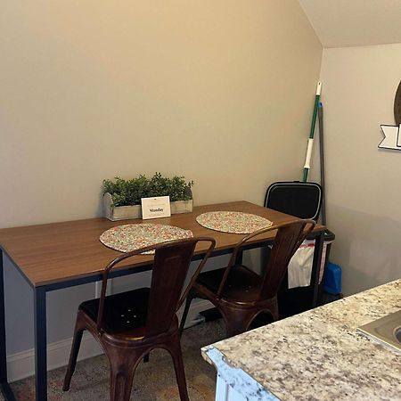 The Campbell Carriage House Apartment Clarksville Bagian luar foto