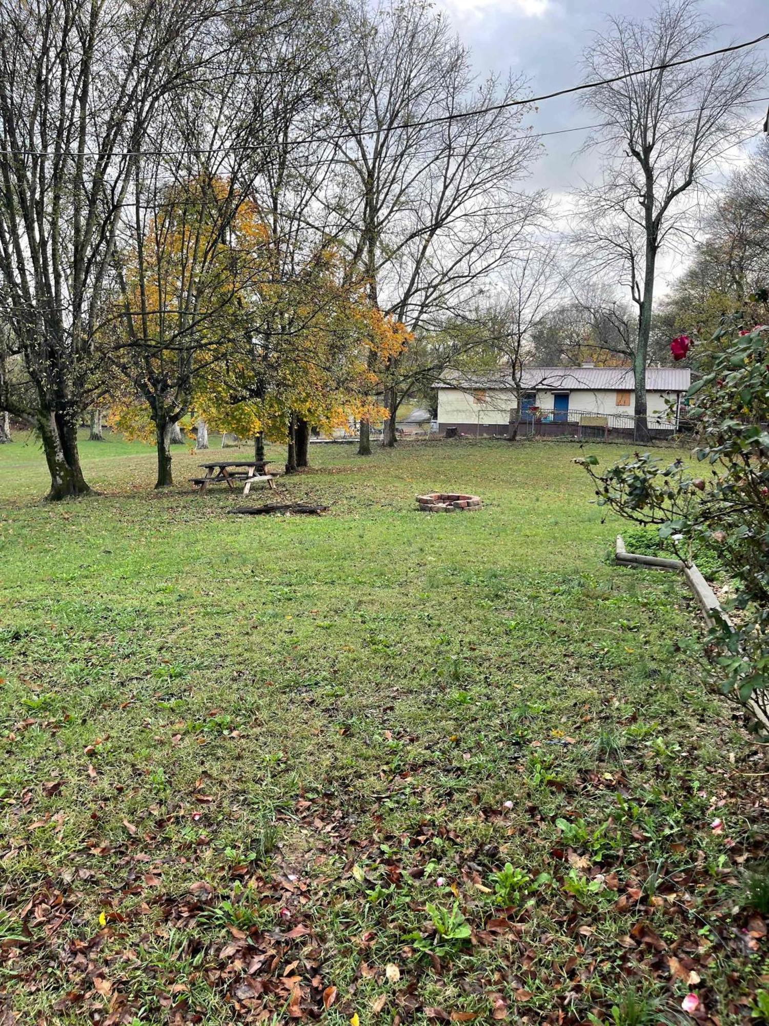 The Campbell Carriage House Apartment Clarksville Bagian luar foto